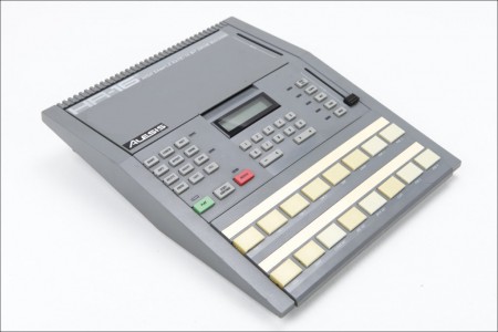 Alesis-HR16-Drum-Machine-Top-3